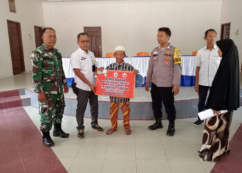 Pemkam Dwi Warga Tunggal Jaya Salurkan BLT-DD Tahap Dua Kepada 36 KPM