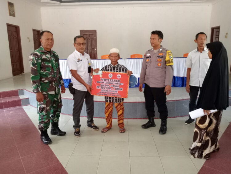 Pemkam Dwi Warga Tunggal Jaya Salurkan BLT-DD Tahap Dua Kepada 36 KPM