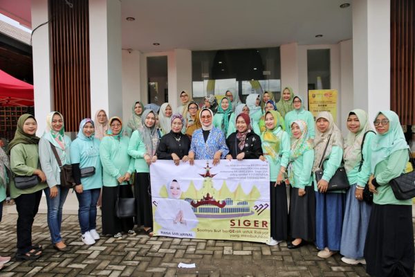 Riana Sari Kunjungi Festival Pasar Takjil di Kantor Dekranasda Lampung