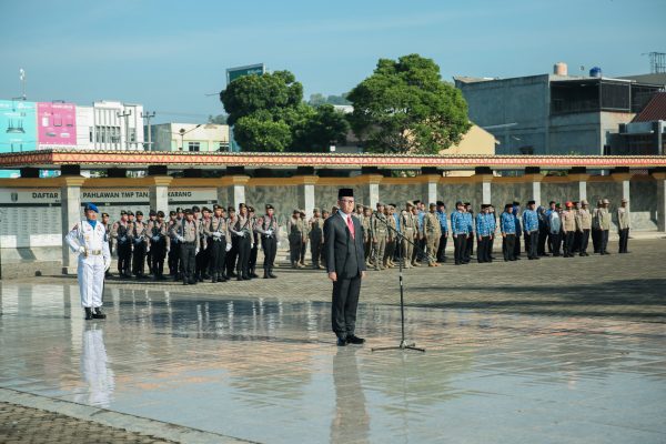 Sekdaprov Fahrizal Pimpin Upacara Ziarah Makam dan Tabur Bunga dalam HUT ke-60 Lampung