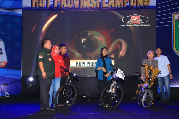 Ribuan Warga Lampung Nobar Timnas vs Uzbekistan Bersama Gubernur Arinal Djunaidi