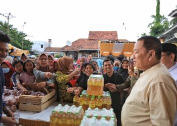 Gubernur Arinal Luncurkan Pasar Murah dan Memberi Bantuan Sosial Bagi Masyarakat Kotabumi