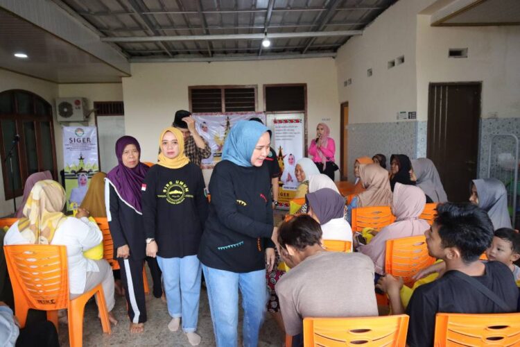Dharma Wanita Persatuan Pemprov Lampung Salurkan Bantuan untuk Warga Terdampak Banjir di Rajabasa