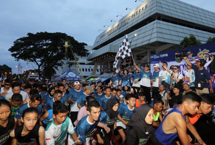 Meriah Ada Artis, Gubernur Arinal dan Riana Bersama Ribuan Peserta Ramaikan Lampung Half Marathon 2024