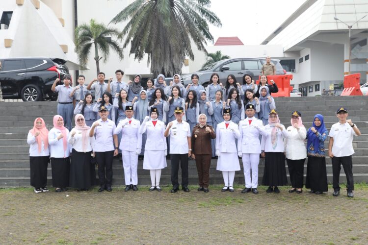 Sekdaprov Fahrizal Pimpin Upacara Memperingati Hari Pendidikan Nasional Tahun 2024