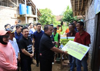 Gubernur Arinal Dialog Interaktif dengan Petani di Desa Klaten Pringsewu Riana Beri Bantuan Sembako dan Bedah Rumah