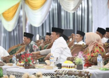 Gubernur Arinal dan Ketua TP-PKK Lampung Bersama Ribuan Masyarakat Tanggamus Hadiri Pengajian Akbar 