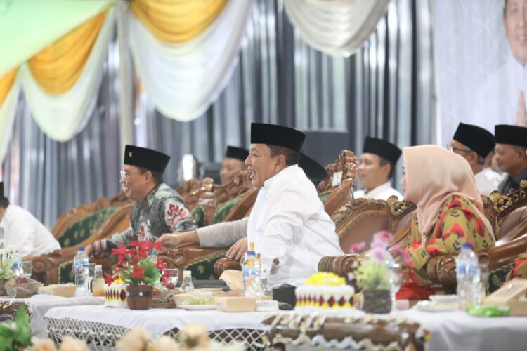 Gubernur Arinal dan Ketua TP-PKK Lampung Bersama Ribuan Masyarakat Tanggamus Hadiri Pengajian Akbar