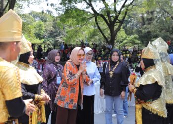 Riana Sari Arinal Tinjau Kontingen Lampung di Jambore Kader PKK Se-Indonesia 