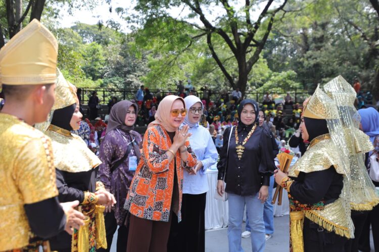 Riana Sari Arinal Tinjau Kontingen Lampung di Jambore Kader PKK Se-Indonesia