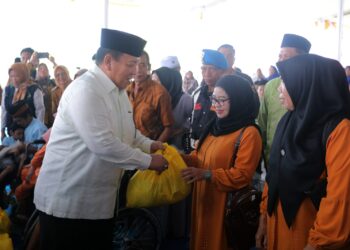 Gubernur Arinal dan Riana Hadiri Pengajian Akbar Pemprov Lampung di Pesawaran