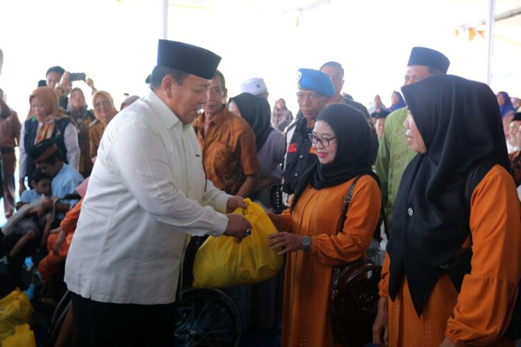 Gubernur Arinal dan Riana Hadiri Pengajian Akbar Pemprov Lampung di Pesawaran
