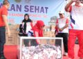 Pj. Gubernur Samsudin Bersama Walikota Eva Dwiana Lepas Peserta Jalan Sehat HUT Kota Bandar Lampung ke-342
