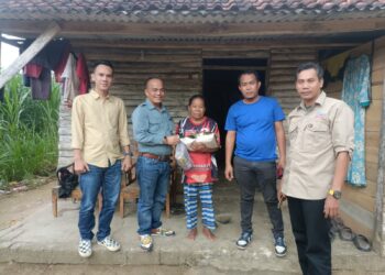 Aksi Nyata Jum’at Berkah SMSI Tulangbawang Episode Dua Diguyur Hujan