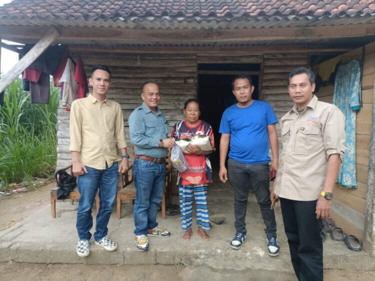 Aksi Nyata Jum’at Berkah SMSI Tulangbawang Episode Dua Diguyur Hujan