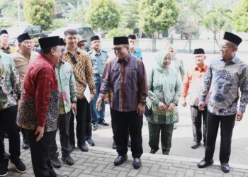 Pj. Gubernur Samsudin Sambut Kedatangan Jemaah Haji Kloter Pertama di Asrama Haji Provinsi Lampung