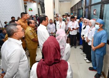 Pj. Gubernur Lampung Dampingi Presiden Joko Widodo Kunjungi RSUD dr. H. Bob Bazar