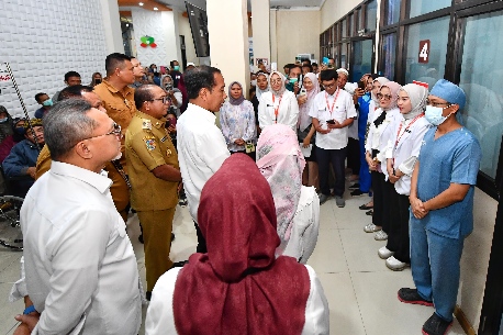 Pj. Gubernur Lampung Dampingi Presiden Joko Widodo Kunjungi RSUD dr. H. Bob Bazar