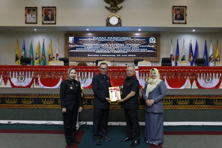 Sekdaprov Lampung Sampaikan Raperda APBD 2023