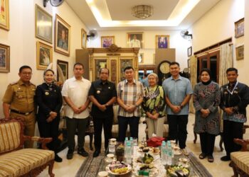 Pj. Gubernur Samsudin Silaturahmi ke Mantan Gubernur Lampung Sjachroedin ZP