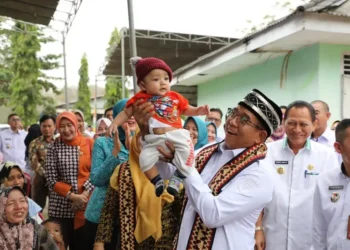 Pj. Gubernur Samsudin Tinjau Penanggulangan Stunting di Kampung Keagungan Rahayu Tiuh Toho