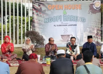 Pj. Gubernur Samsudin Gelar Silaturahmi dan Ngopi Bareng Bersama Masyarakat Sekitar Mahan Agung