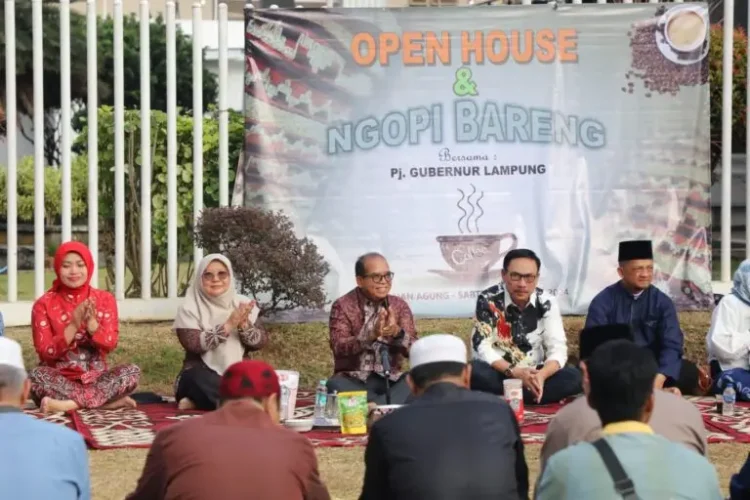 Pj. Gubernur Samsudin Gelar Silaturahmi dan Ngopi Bareng Bersama Masyarakat Sekitar Mahan Agung