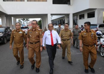 Pj. Gubernur Samsudin Didampingi Sekdaprov Fahrizal dan Jajaran Pejabat Tinggi Pratama Kunjungi DPRD Lampung