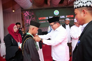 Pj. Gubernur Samsudin Hadiri Wisuda Tahfidz Pondok Pesantren Sabilul Mustofha Lampung Selatan
