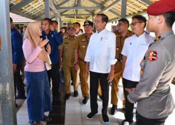 Presiden Jokowi Didampingi Sejumlah Menteri dan Pj. Gubernur Lampung Kunjungi RSUD Alimuddin Umar