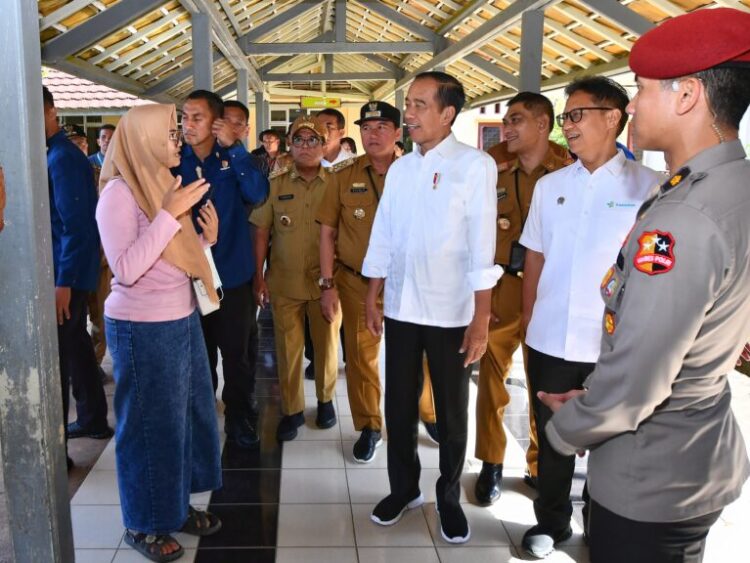 Presiden Jokowi Didampingi Sejumlah Menteri dan Pj. Gubernur Lampung Kunjungi RSUD Alimuddin Umar