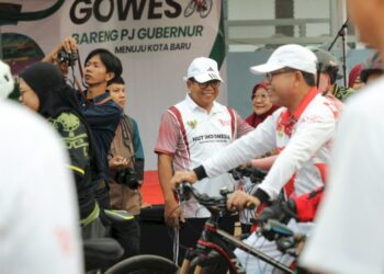 Pj. Gubernur Samsudin Lepas 2000 Peserta “Gowes Bareng” Menuju Kota Baru dalam Rangka HUT RI ke-79
