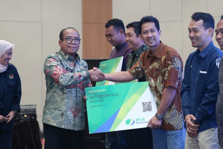 Pj. Gubernur Lampung Luncurkan Jamsostek Untuk 18.612 Pekerja Rentan Melalui DBH Sawit