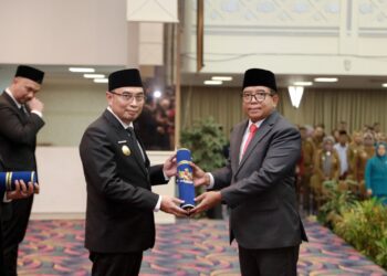 Pj. Gubernur Samsudin Kukuhkan Pjs Bupati/Walikota Lamtim, Lamteng, Bandar Lampung, Metro dan Serahkan Surat Plt Bupati Lamsel