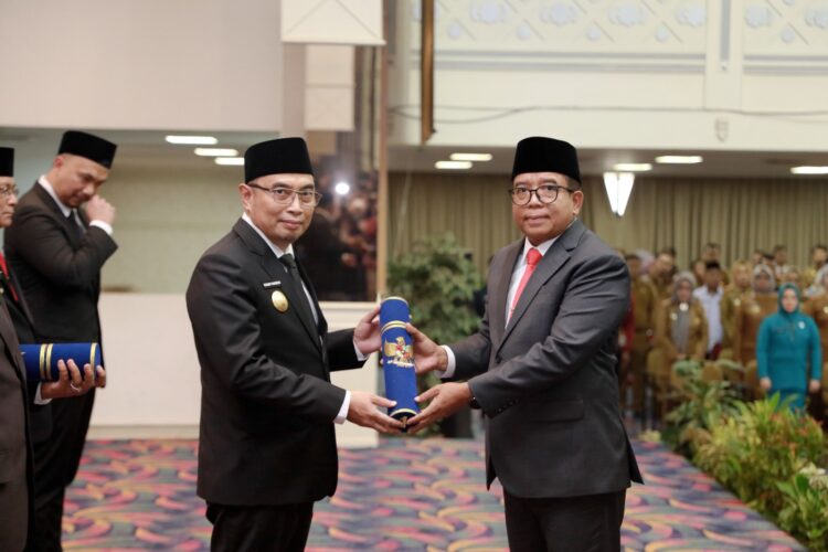 Pj. Gubernur Samsudin Kukuhkan Pjs Bupati/Walikota Lamtim, Lamteng, Bandar Lampung, Metro dan Serahkan Surat Plt Bupati Lamsel