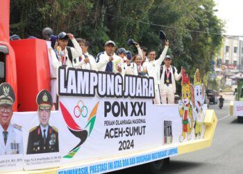 Pawai Kirab Atlet Kontingen PON XXI Berlangsung Meriah, Pj. Gubernur Lampung Apresiasi Pahlawan Olahraga dan Generasi Muda
