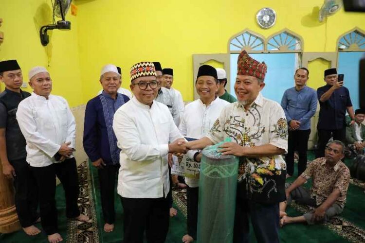 Pj. Gubernur Samsudin Bersilaturahmi dan Bernostalgia Dengan Warga Lingkungan Perumahan Bataranila