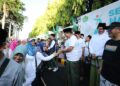 Pj. Gubernur Samsudin Lepas Jalan Sehat Sarungan Dalam Rangka Hari Santri 2024