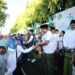 Pj. Gubernur Samsudin Lepas Jalan Sehat Sarungan Dalam Rangka Hari Santri 2024