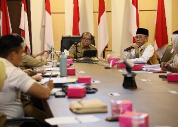 Pj. Gubernur Lampung Minta OPD Pemprov dan Pemkot Bandar Lampung Berkolaborasi Soal Sampah Pantai