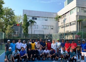 Pj. Gubernur Samsudin dan Jajaran Pemprov Lampung Olahraga Tenis Bersama Jajaran Kemenpora RI