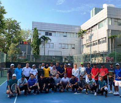 Pj. Gubernur Samsudin dan Jajaran Pemprov Lampung Olahraga Tenis Bersama Jajaran Kemenpora RI