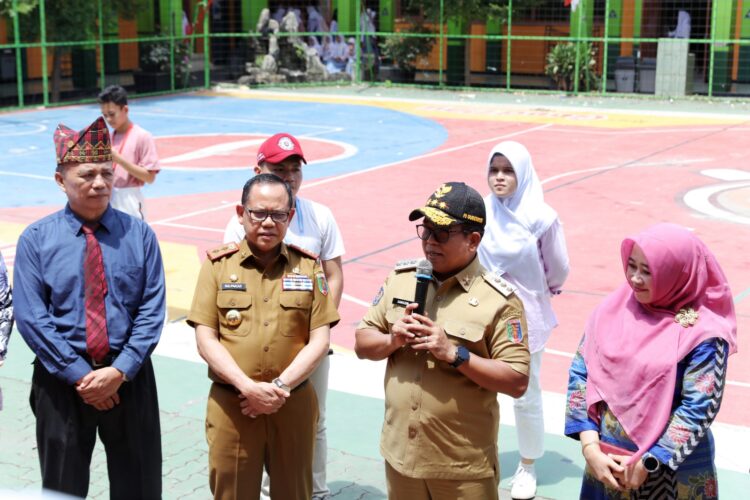 Pj. Gubernur Lampung Beri Motivasi di Hari Guru Nasional 2024