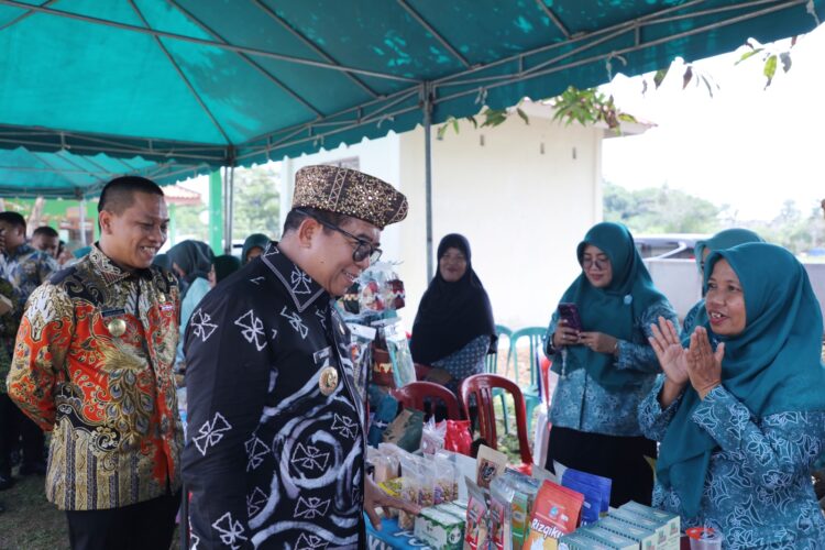 Pj. Gubernur Samsudin Luncurkan Secara Serentak Program Makan Bergizi Bersama Ibu Hamil dan Menyusui se-Provinsi Lampung