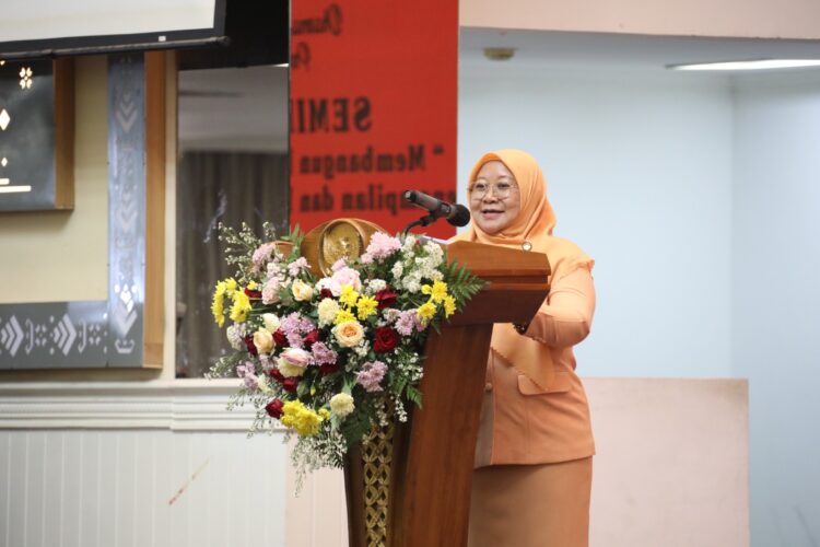 Pj. Ketua TP-PKK Lampung Buka Seminar dalam Rangka HUT Dharma Wanita Persatuan ke-25