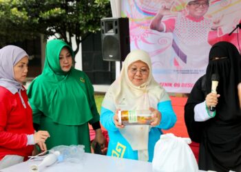 Hari Ibu ke-96 Pj Ketua Tp-PKK Lampung Buka Pelatihan Pembuatan Eco Enzym
