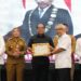 Pj.Gubernur Samsudin Raih Penghargaan Tokoh Peduli Pertanian di Perpadi Lampung Award