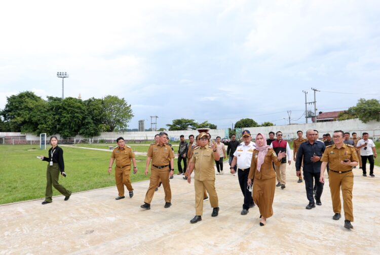 Pj. Gubernur Samsudin Tinjau Progres Pembangunan Revitalisasi Stadion Pahoman