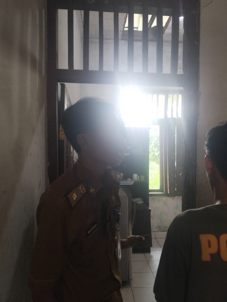 Kantor Camat Menggala Timur Diduga Lokasi Nyabu, Dua Jendela Kaca Pecah