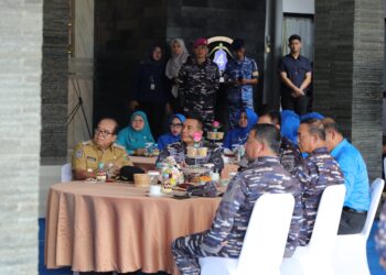 Pj. Gubernur Samsudin Dampingi KSAL Laksamana TNI Tinjau Program Ketahanan Pangan Nasional dan MBG di Pesawaran